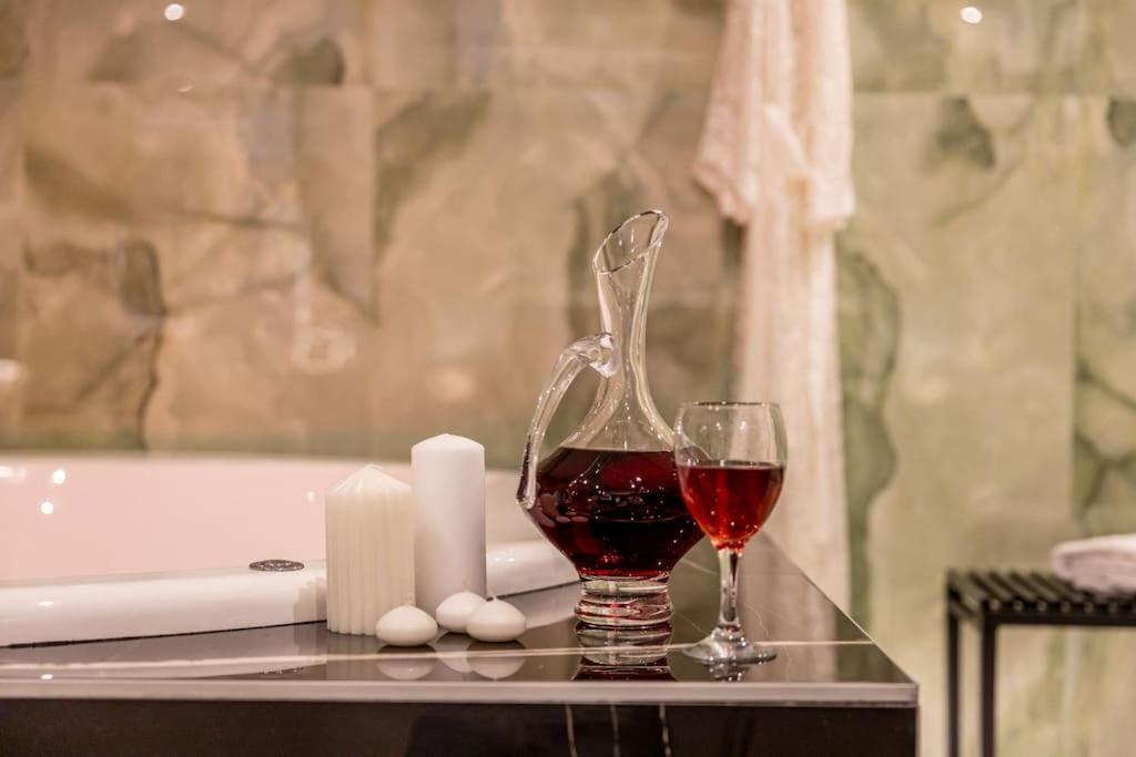 Smaragdi Luxury Jacuzzi Apartment Noho Premium Living Athen Exterior foto