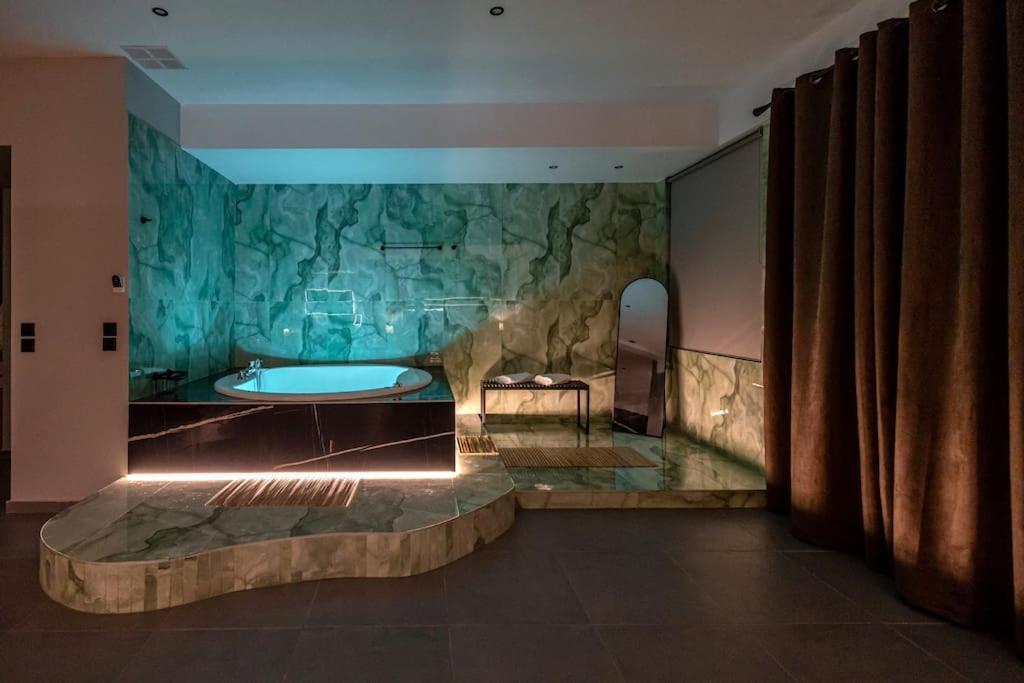 Smaragdi Luxury Jacuzzi Apartment Noho Premium Living Athen Exterior foto